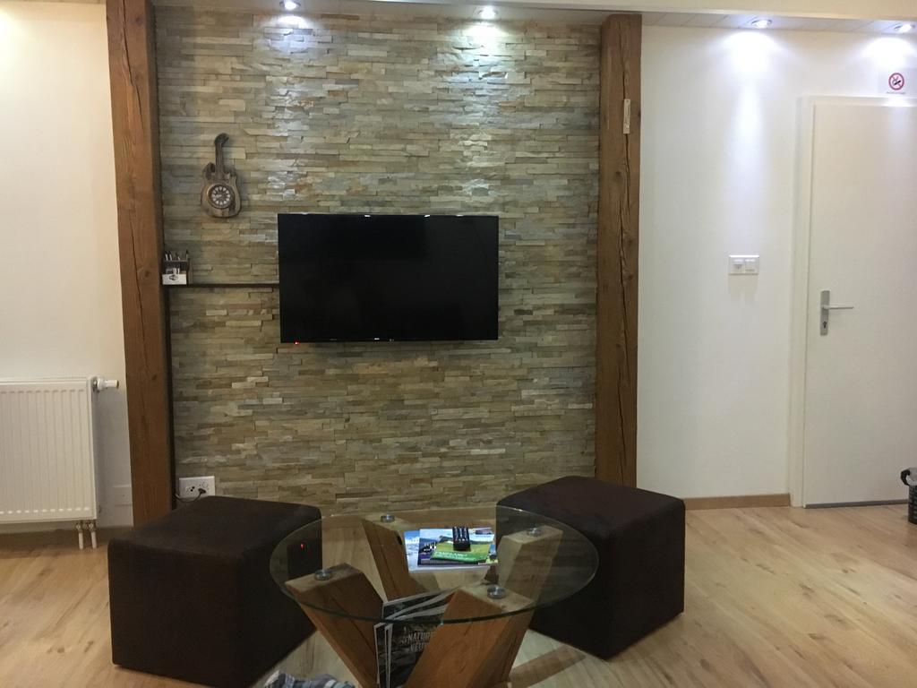 Studio Cosy Au Centre De Couvet 외부 사진